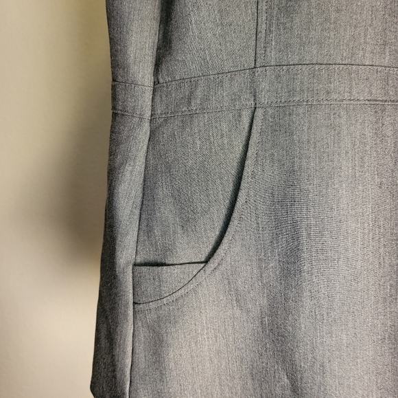 Figs Flores Peplum Scrubs Top in Slate Grey size Medium - Picture 3 of 7